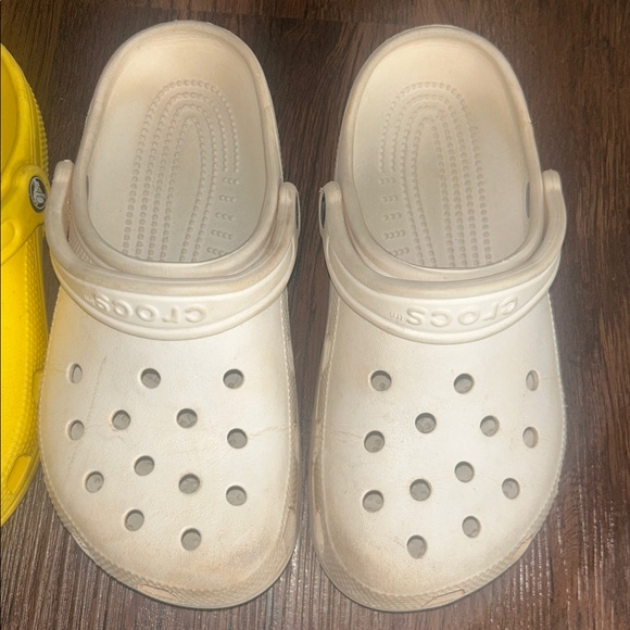 Crocs bundle white/yellow size 5 youth/ 7 women - Picture 2 of 12